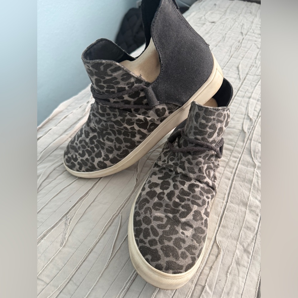 Very G Animal Print High-Top Sneakers Back Zipper 9.5